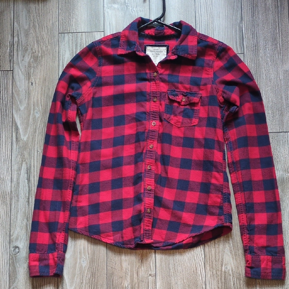 Abercrombie & Fitch Red and Navy Checkered Plaid Button-Down Shirt XS